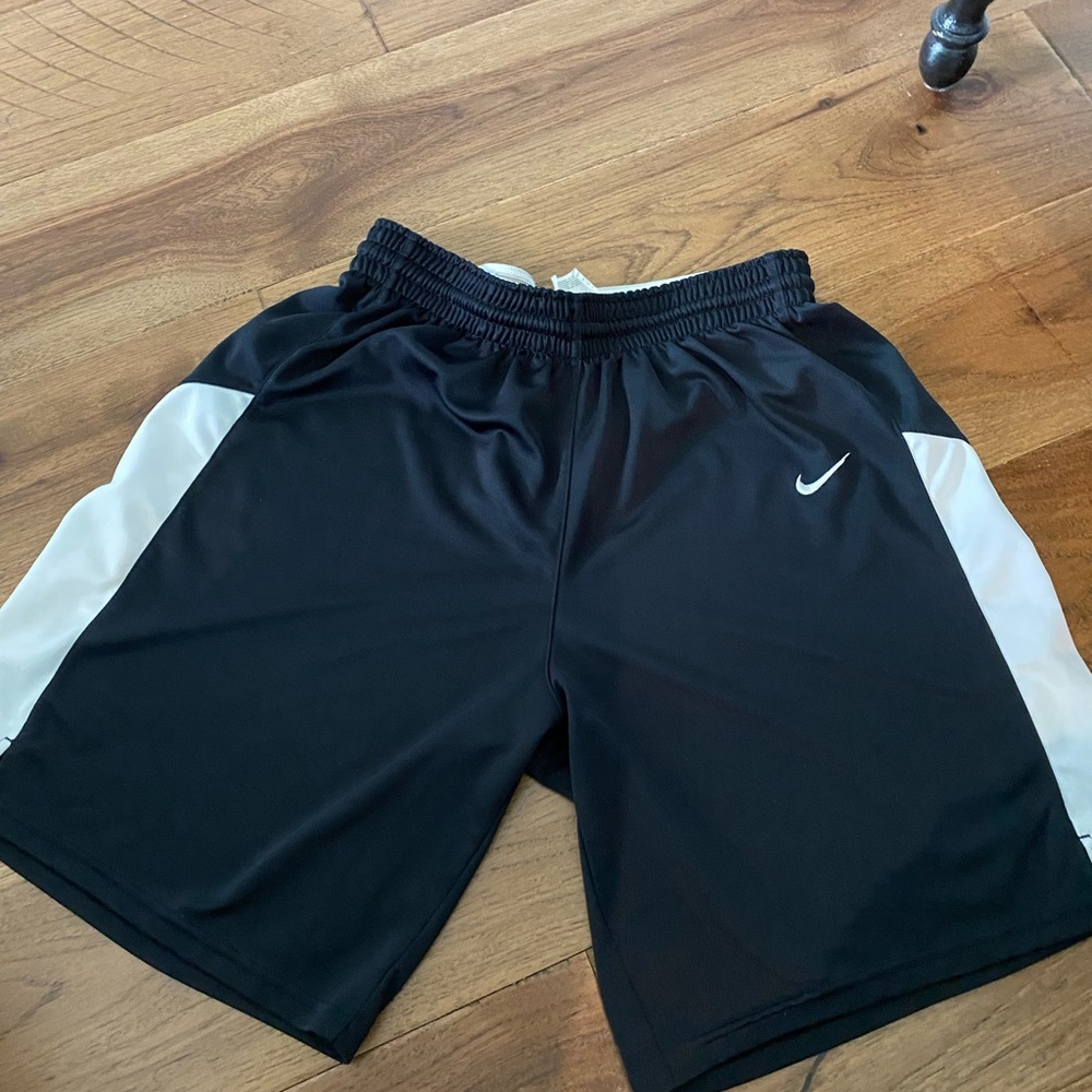 Women’s medium black Nike basketball shorts
